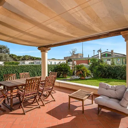 Splendido Monolocale Con Spazioso Giardino E Veranda A 500 Mt Dal Mare Marina Di Carrara Exterior photo